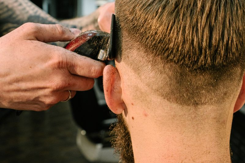 Barber večer: trendy strihy 2026